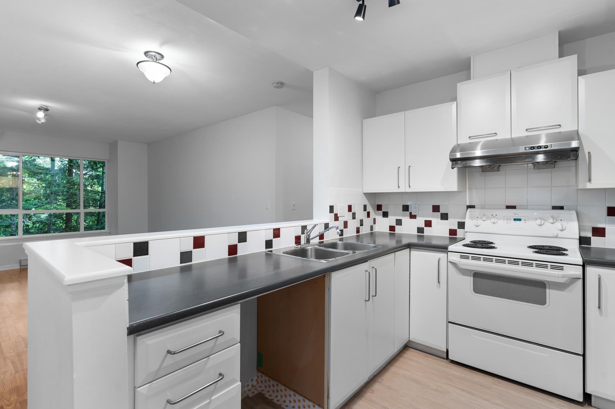 312-6893 Prenter Street 7