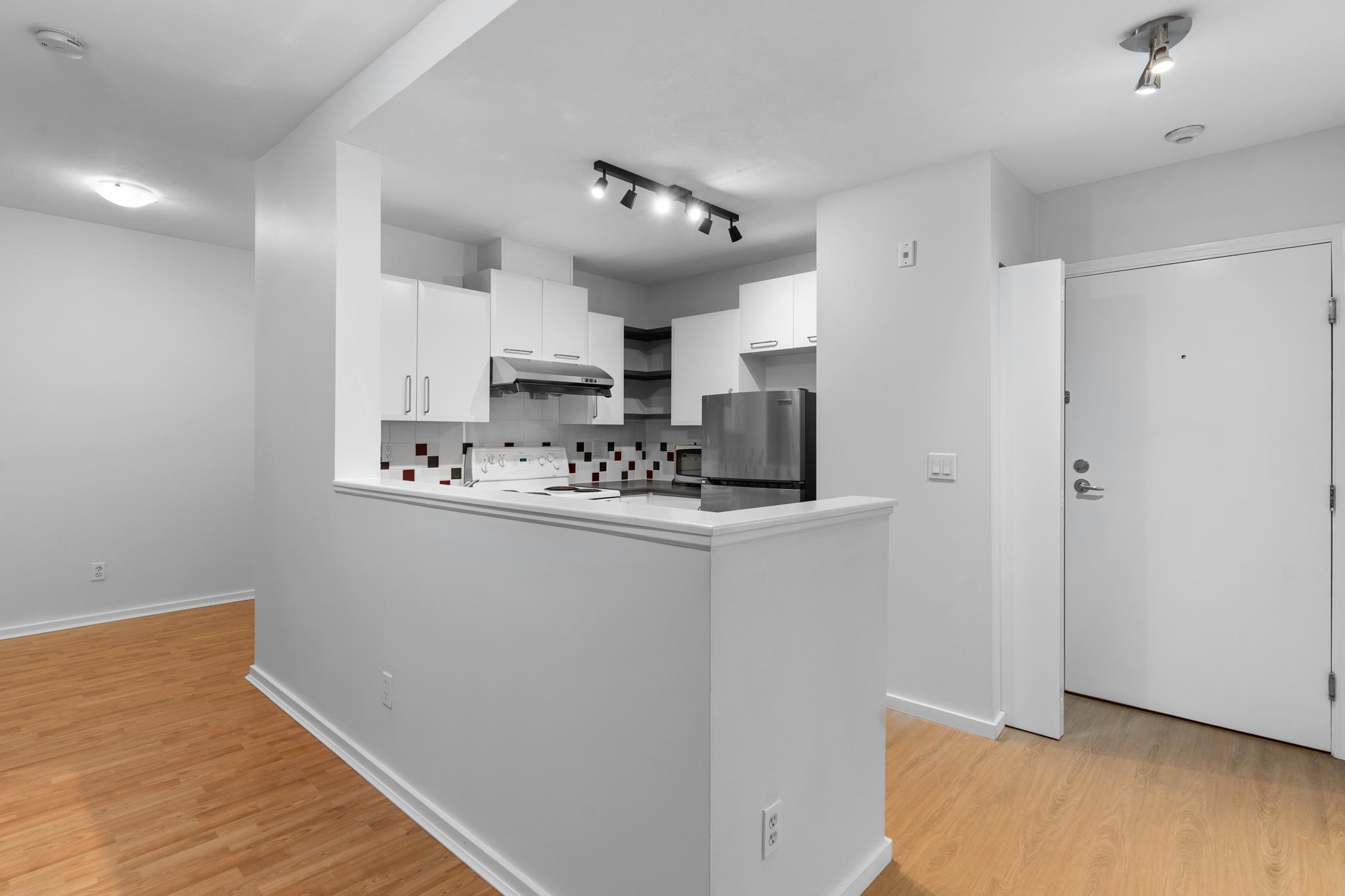 312-6893 Prenter Street 6