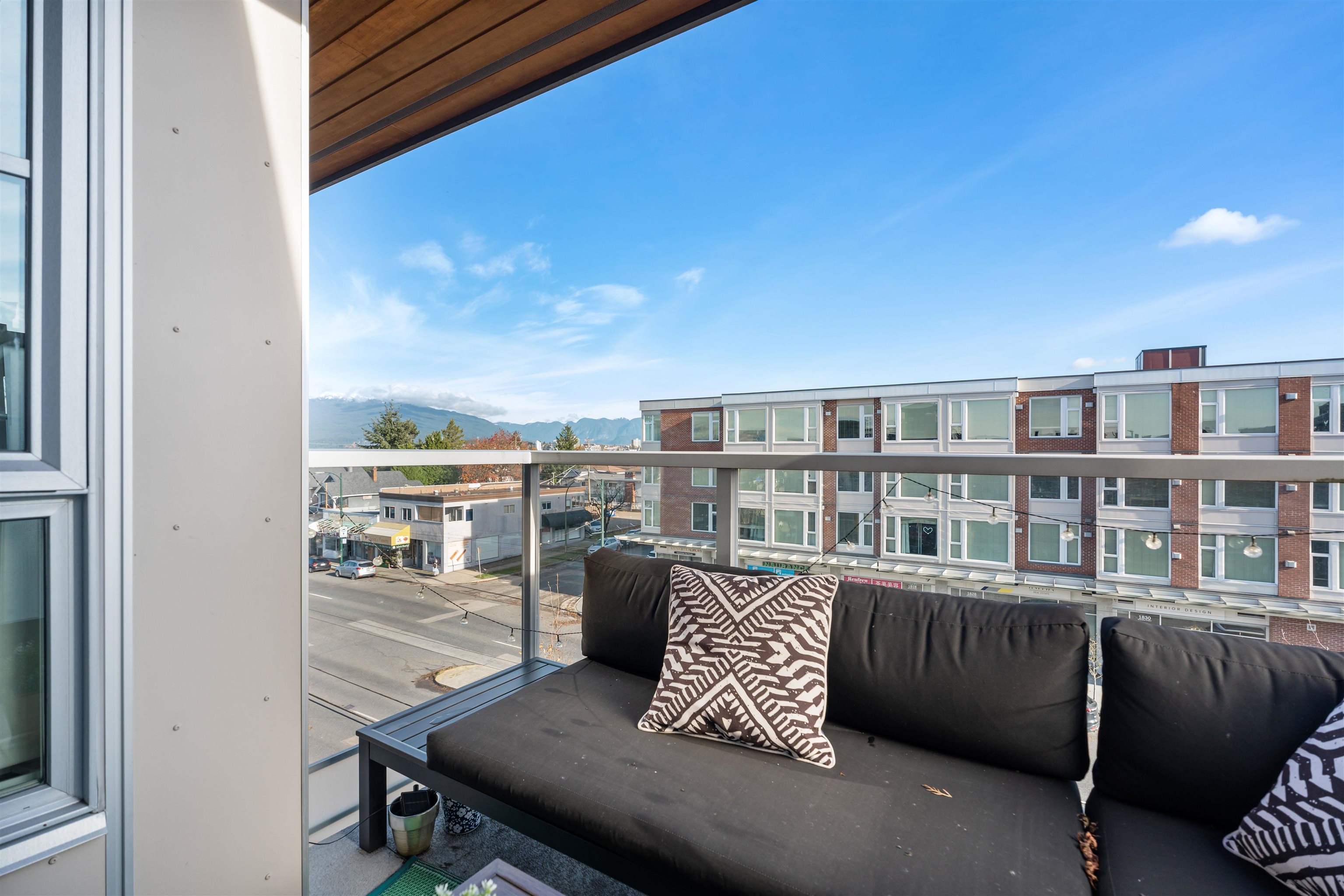 515-2888 2nd Avenue 25