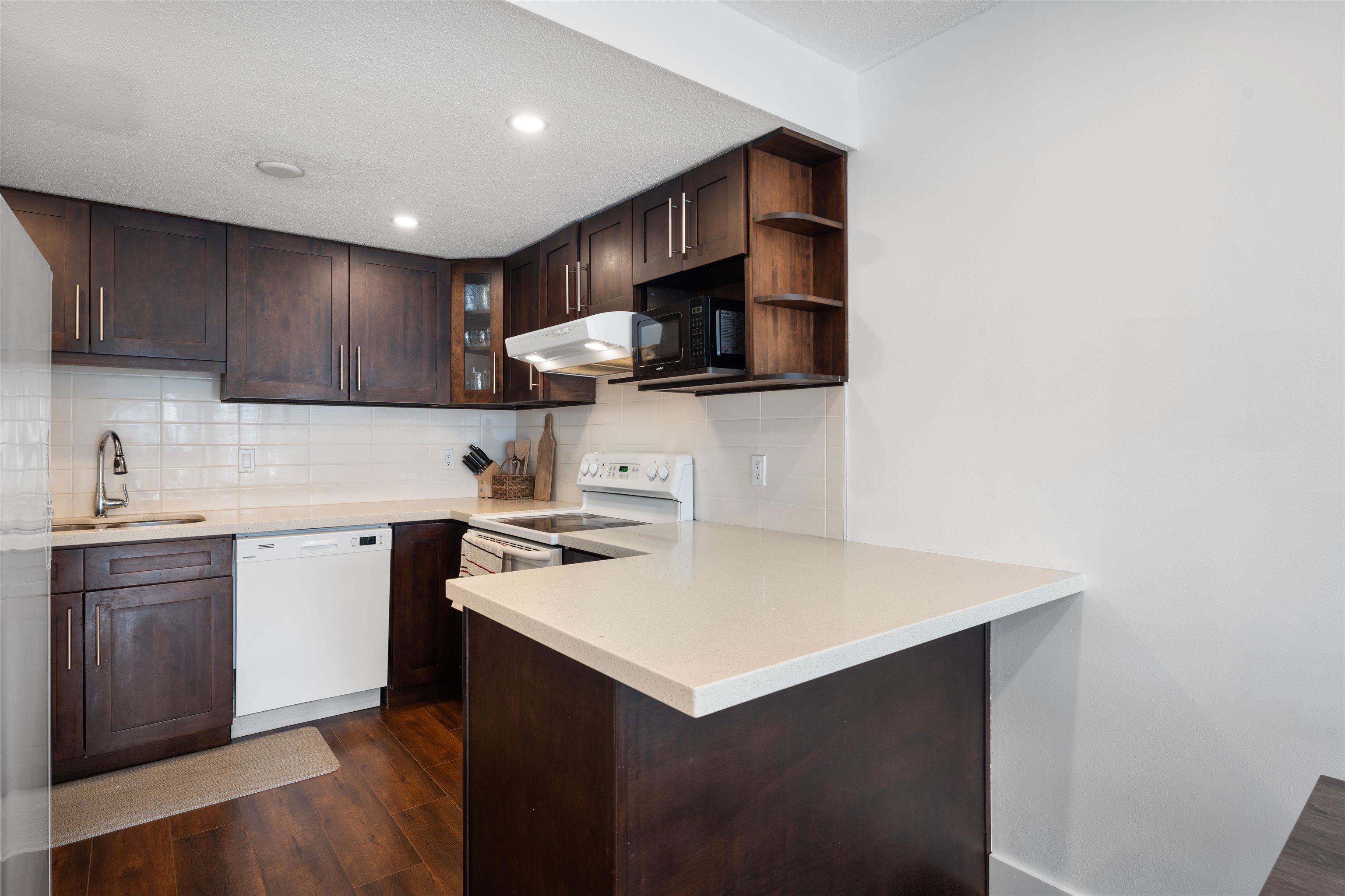 8-7311 Montecito Drive 5