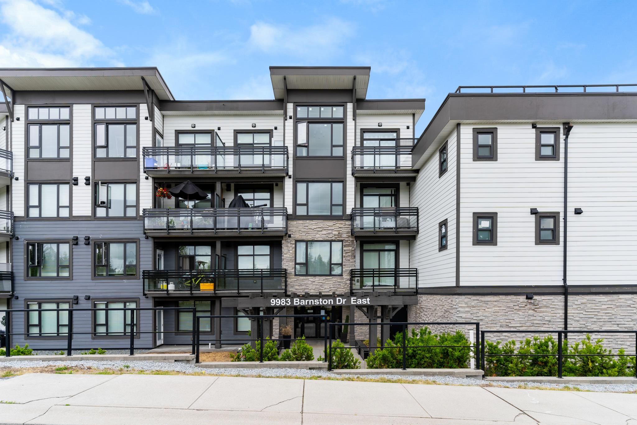 418-9983 Barnston Drive 3