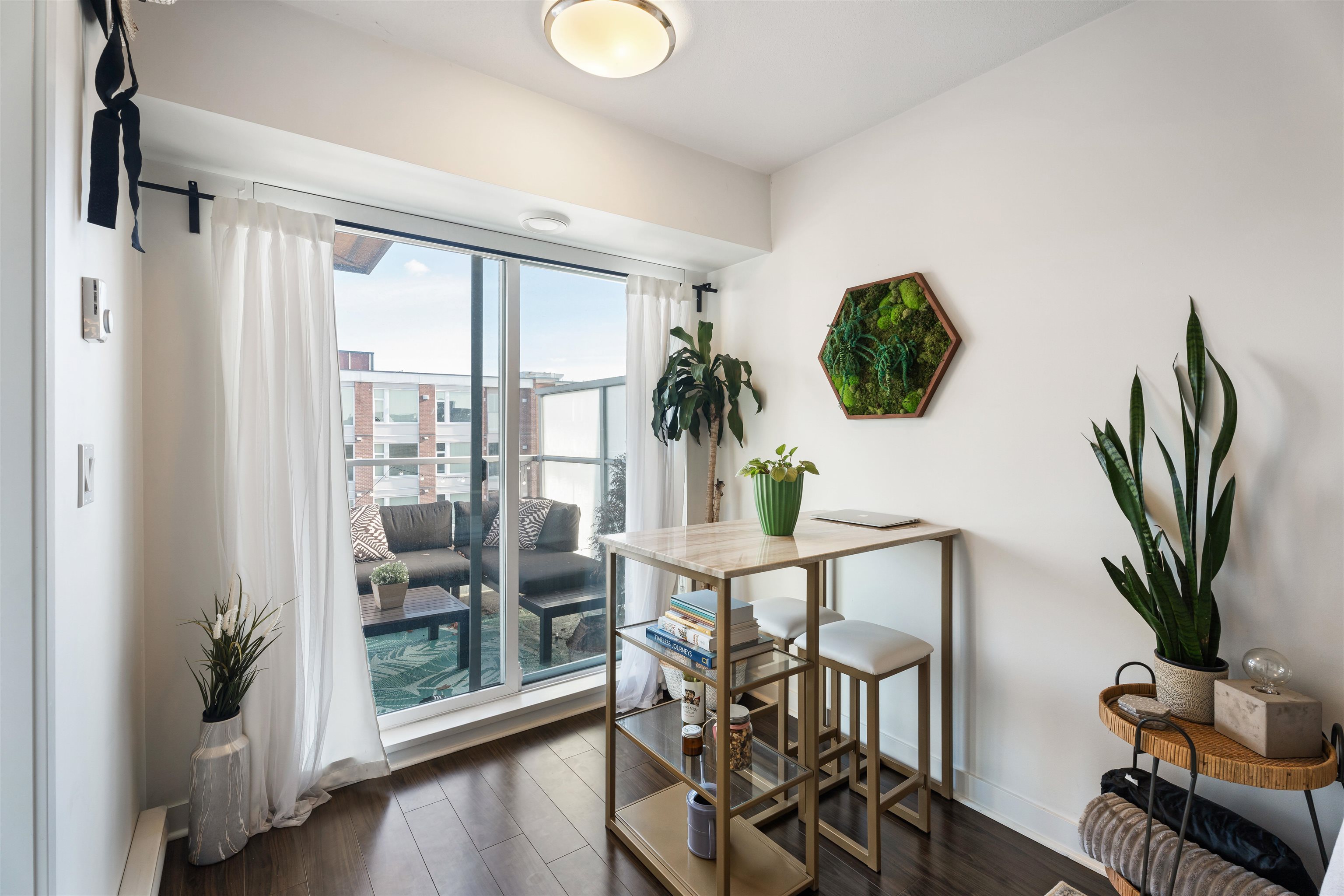 515-2888 2nd Avenue 11