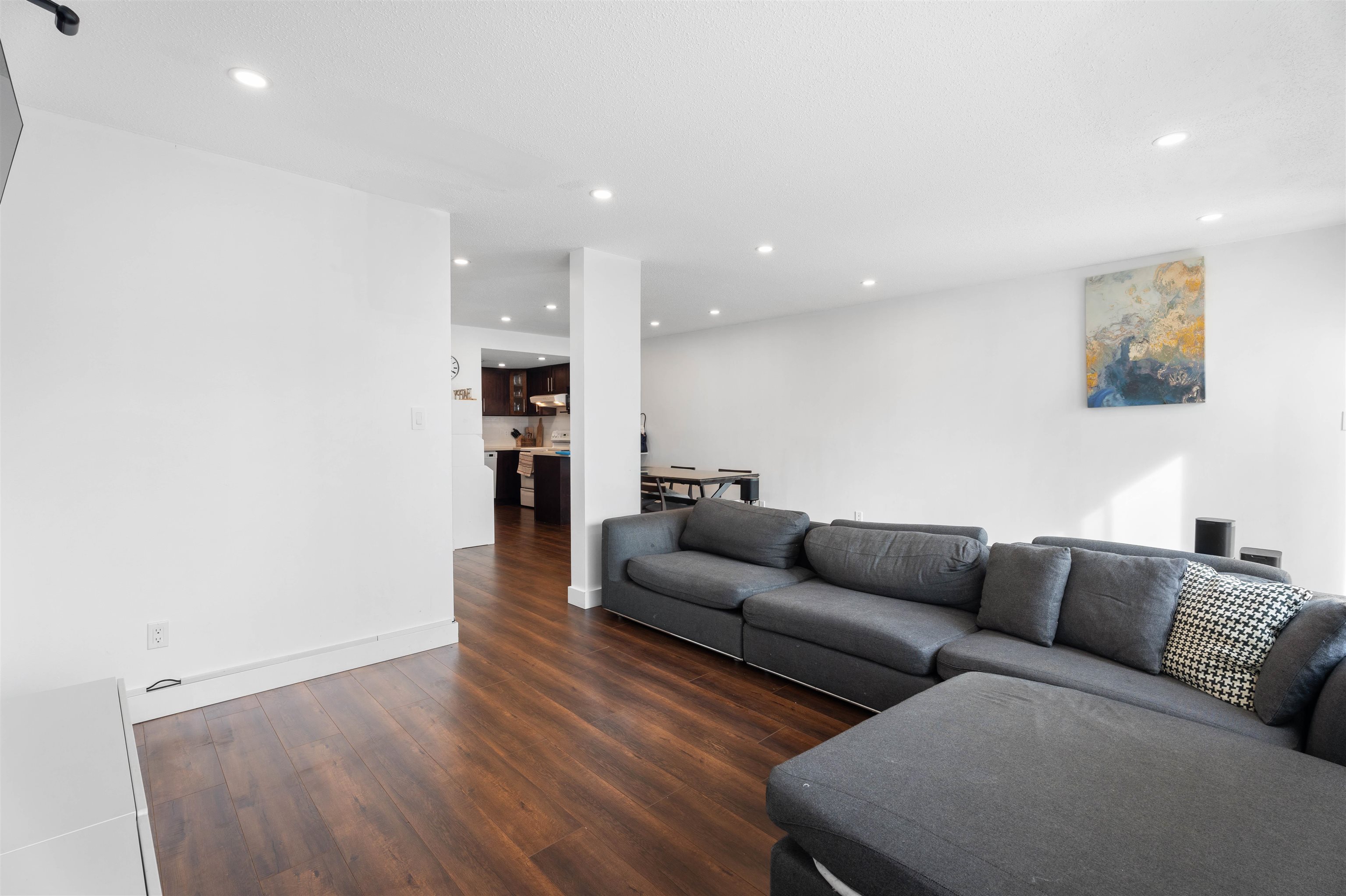 8-7311 Montecito Drive 6