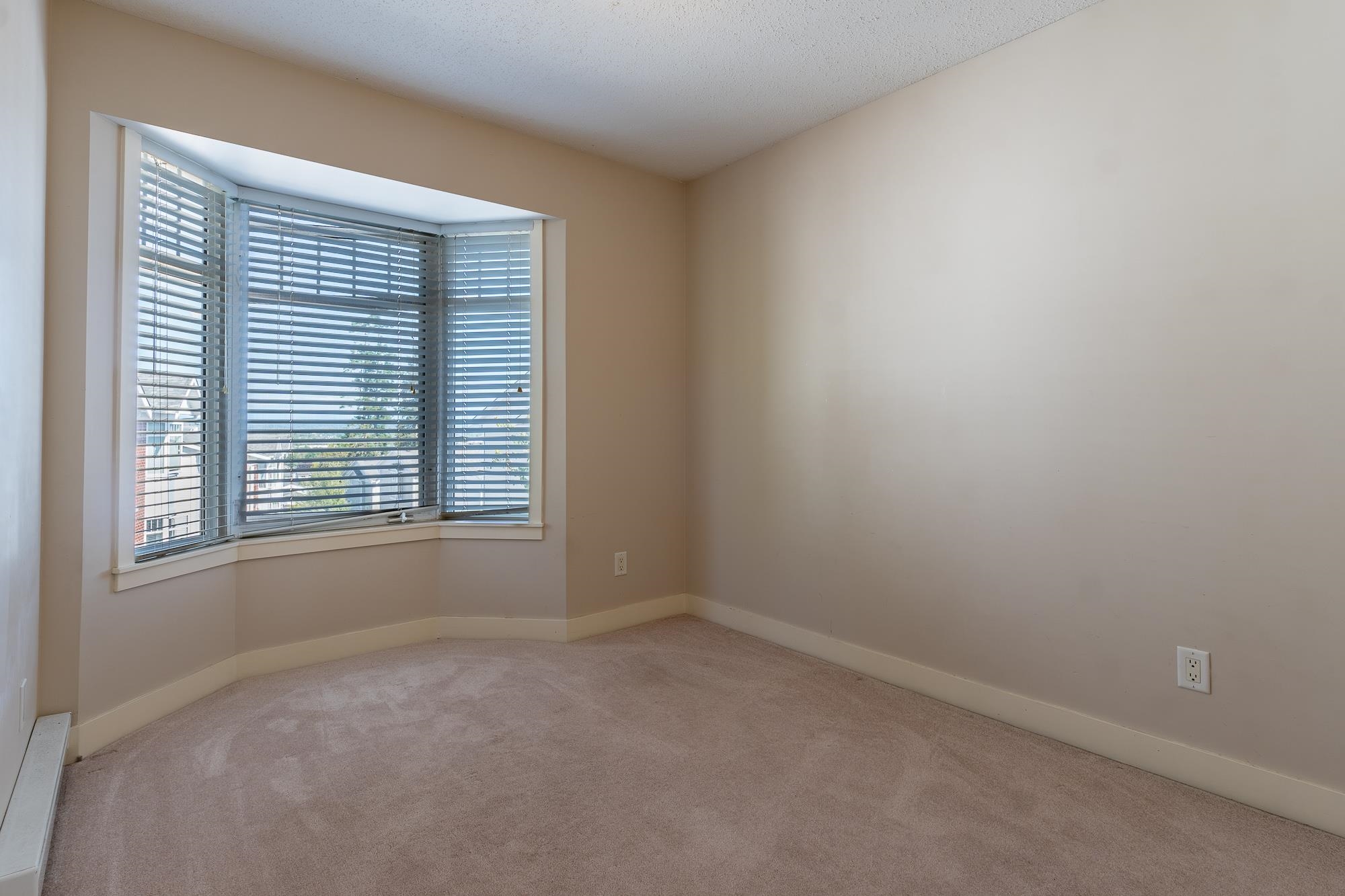 74-19551 66 Avenue 18