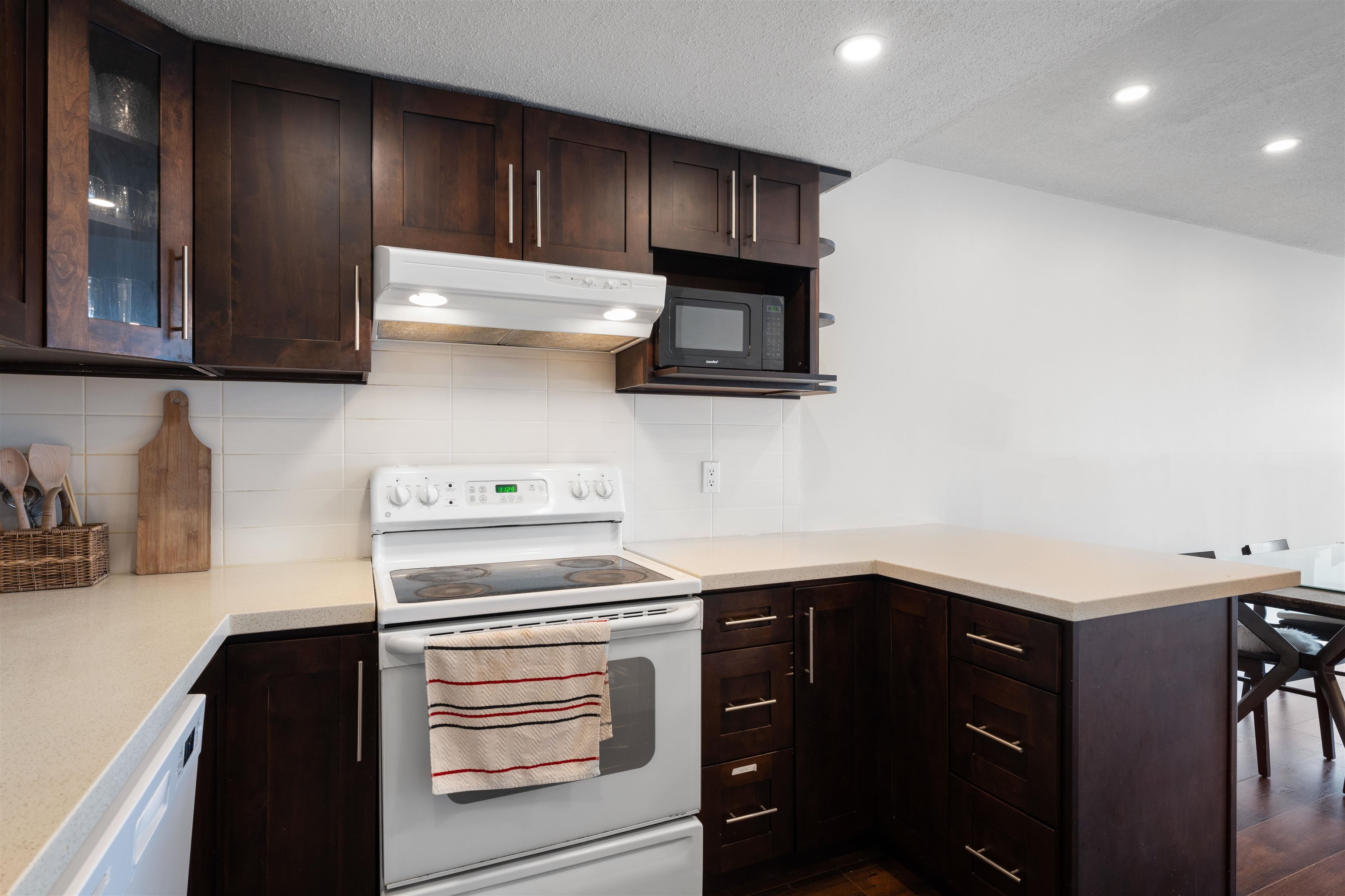 8-7311 Montecito Drive 12