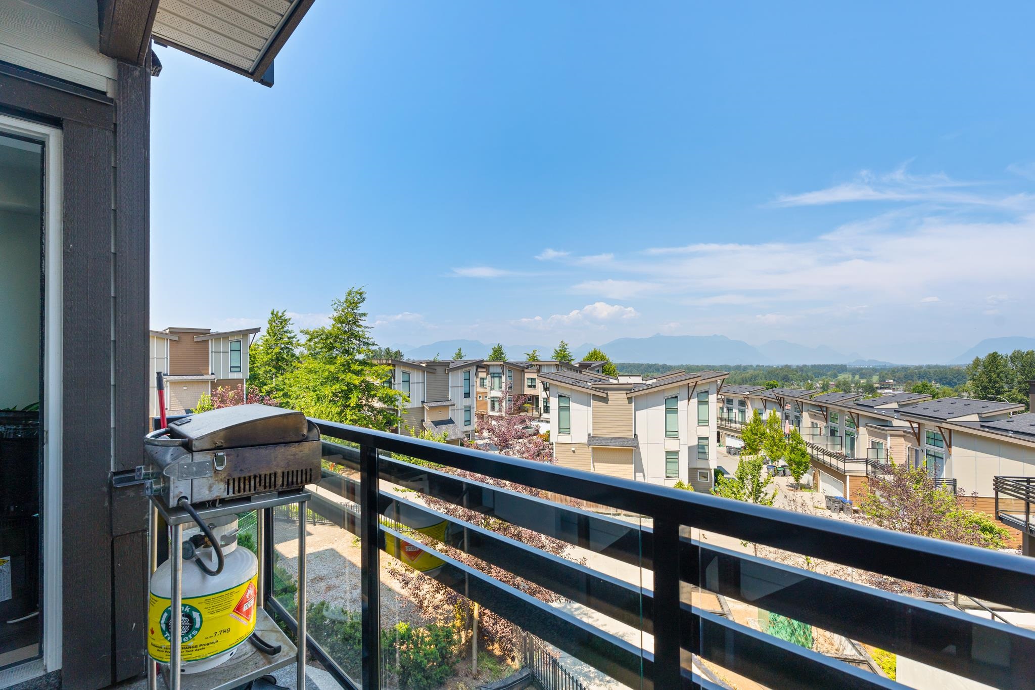418-9983 Barnston Drive 14