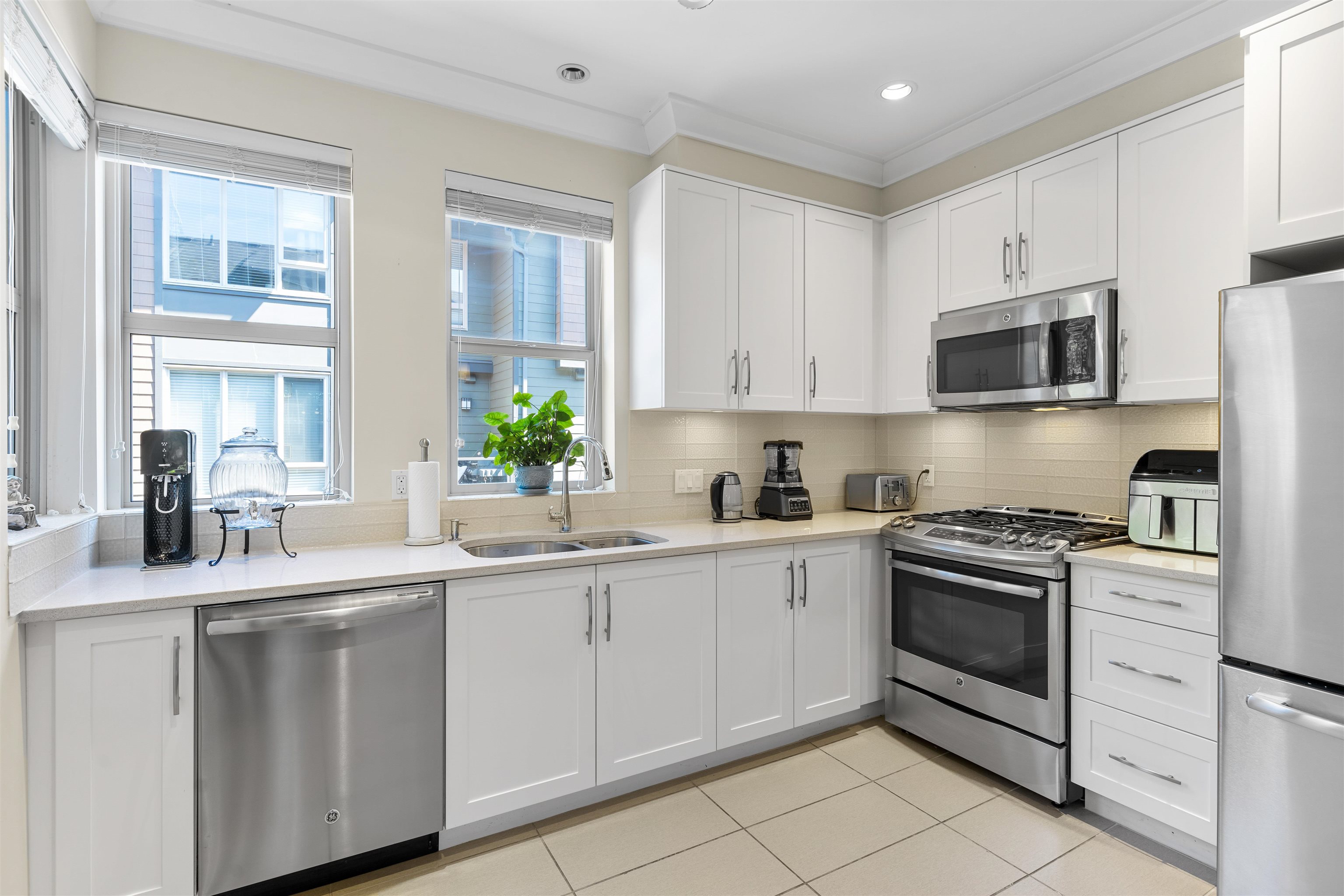 10-757 Orwell Street 13
