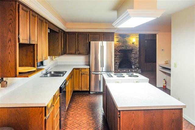 10501 125B STREET, BC V3V 5A8 11