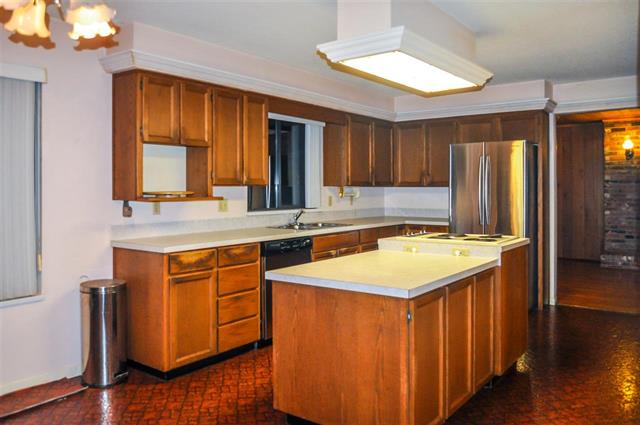 10501 125B STREET, BC V3V 5A8 9