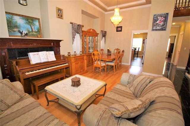 14171 64A AVENUE, BC V3W 1R5 3