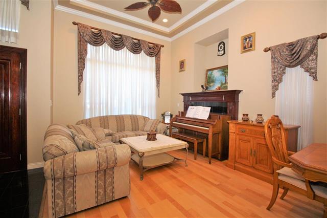 14171 64A AVENUE, BC V3W 1R5 4
