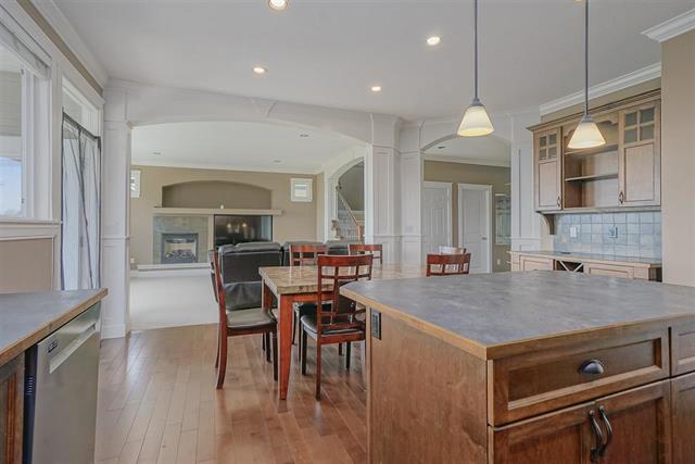 19906 71 AVENUE, BC V2Y 3H8 4