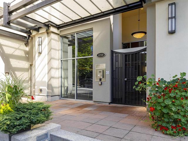 202 1238 RICHARDS STREET, BC V6B 6M6 2