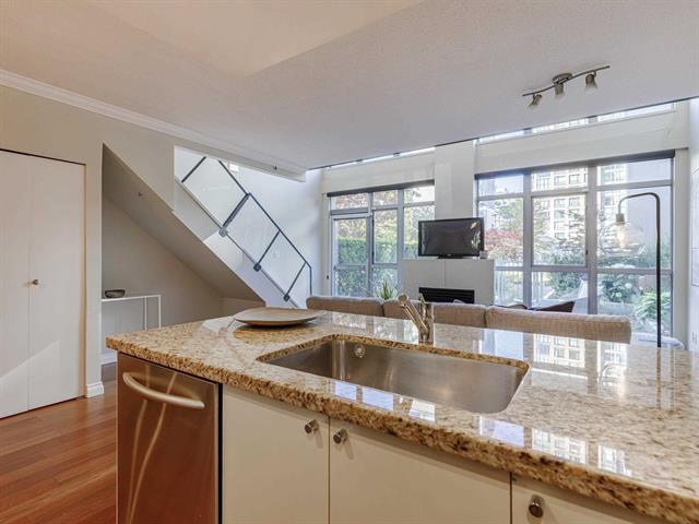 202 1238 RICHARDS STREET, BC V6B 6M6 7