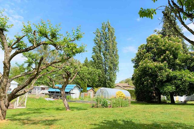 24039 ROBERTSON CRESCENT, BC V2Z 2L5 5