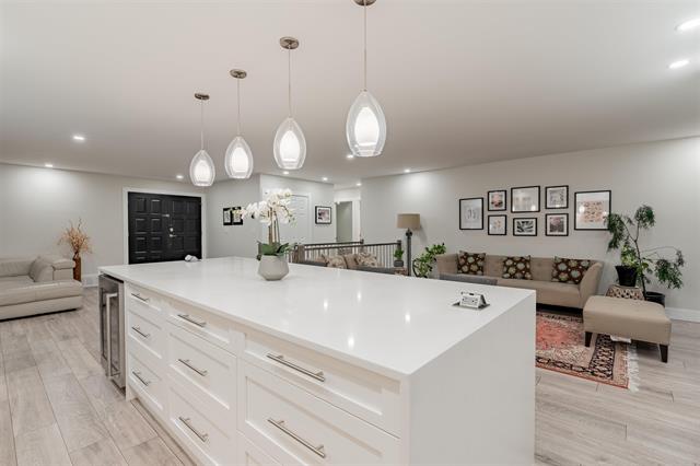 2621 HAWSER AVENUE, BC V3C 4C9 3