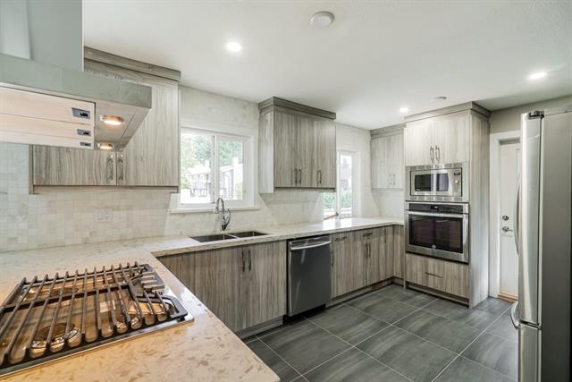 2954 PINNACLE STREET, BC V3C 3S9 5