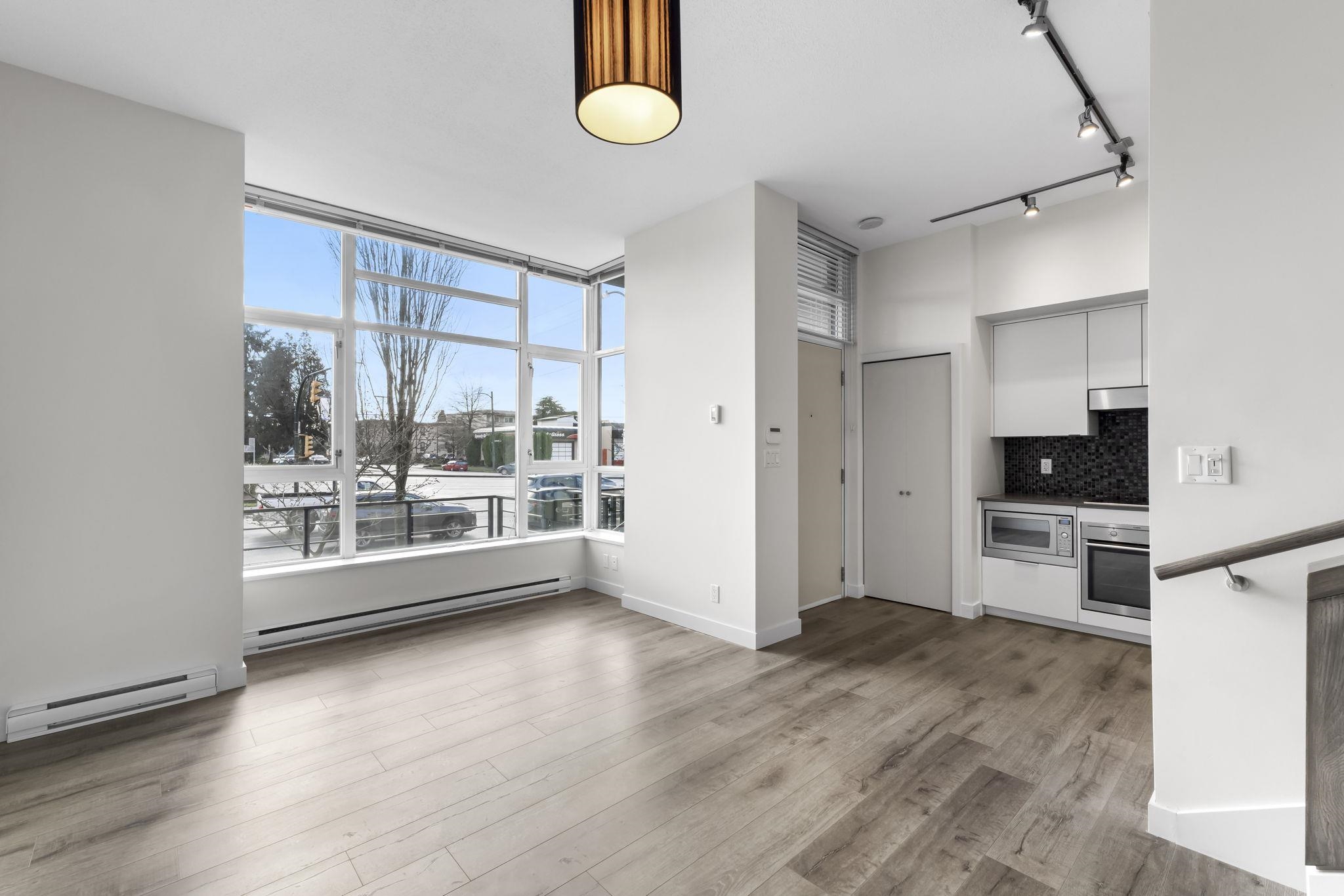 401 E 12TH AVENUE 10