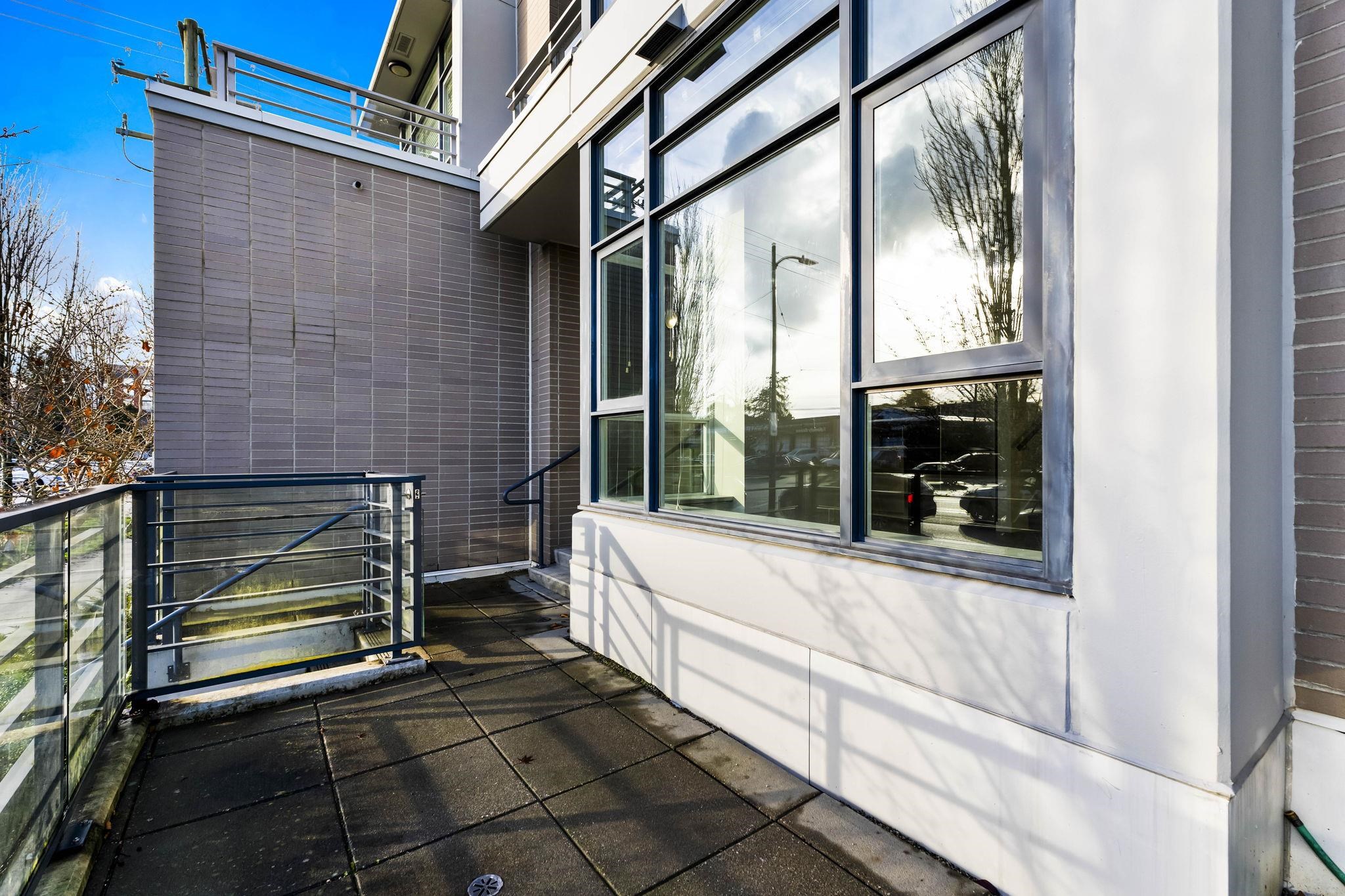 401 E 12TH AVENUE 6
