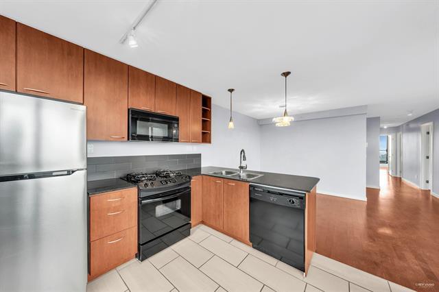 PH2 7178 COLLIER STREET, BC V5E 4N7 6