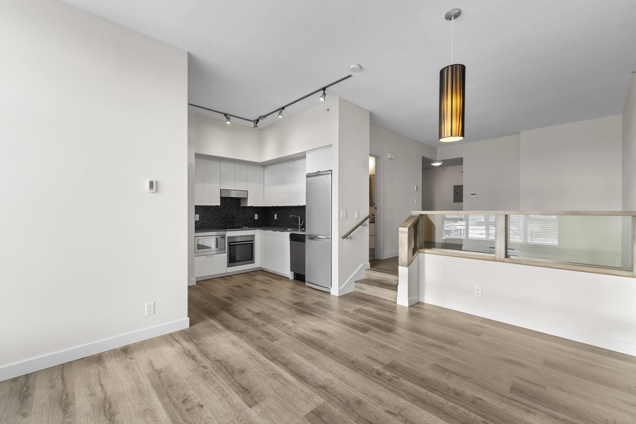 401 E 12TH AVENUE 8