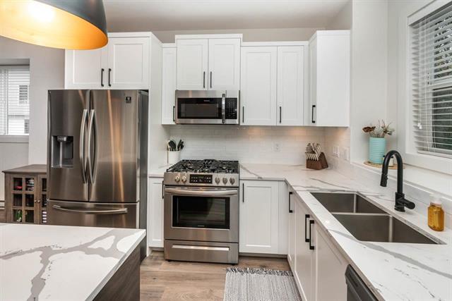 11 27640 LANTERN AVENUE, BC V4X 0C3 13