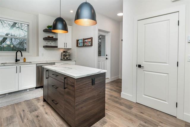11 27640 LANTERN AVENUE, BC V4X 0C3 14