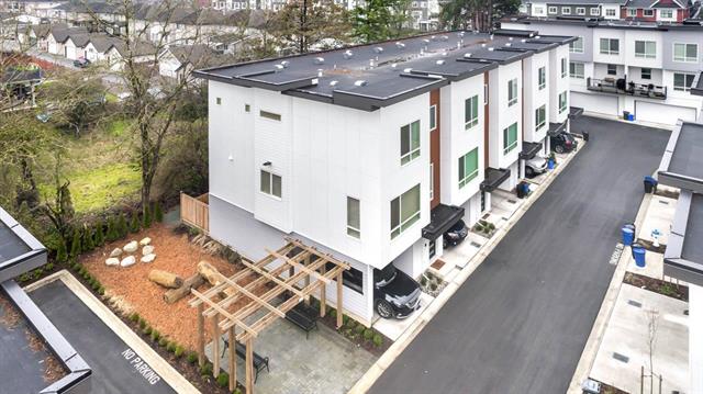 11 27640 LANTERN AVENUE, BC V4X 0C3 2