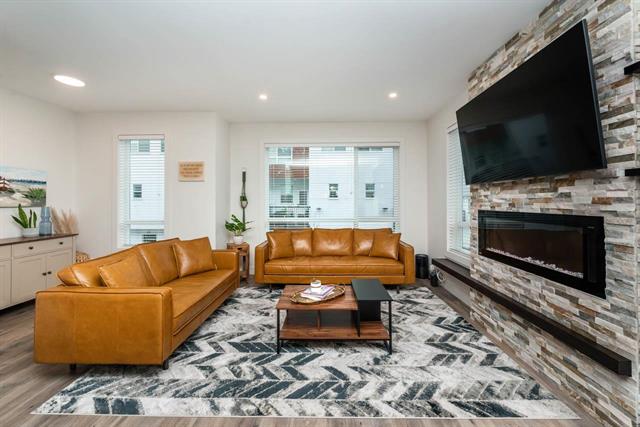 11 27640 LANTERN AVENUE, BC V4X 0C3 20