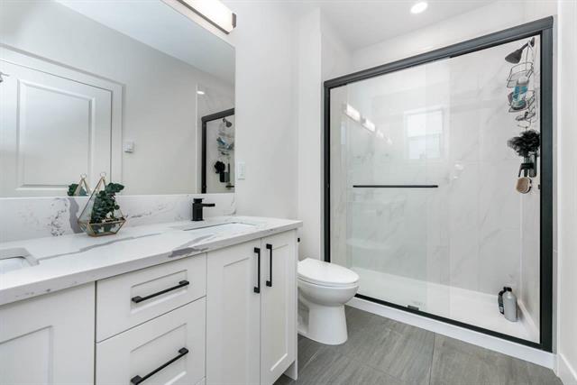 11 27640 LANTERN AVENUE, BC V4X 0C3 25