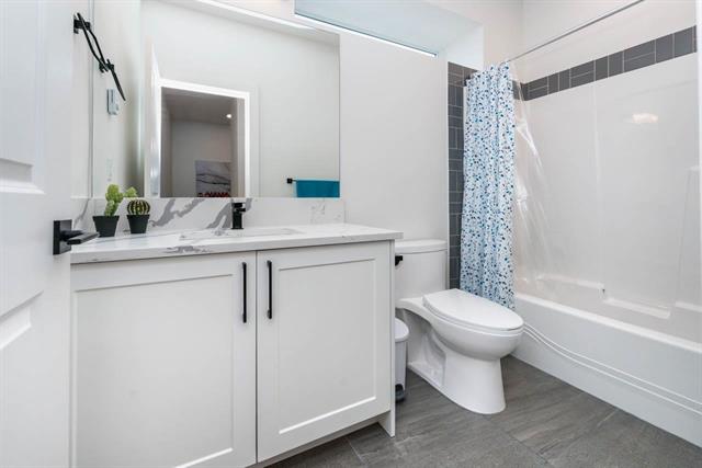 11 27640 LANTERN AVENUE, BC V4X 0C3 32