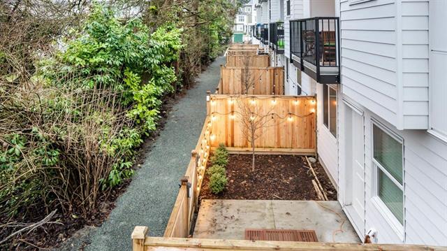 11 27640 LANTERN AVENUE, BC V4X 0C3 34