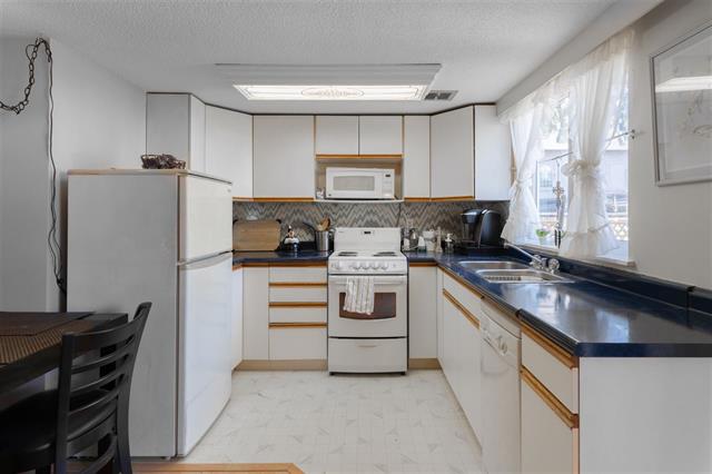 13 21555 DEWDNEY TRUNK ROAD, BC V2X 3G5 3