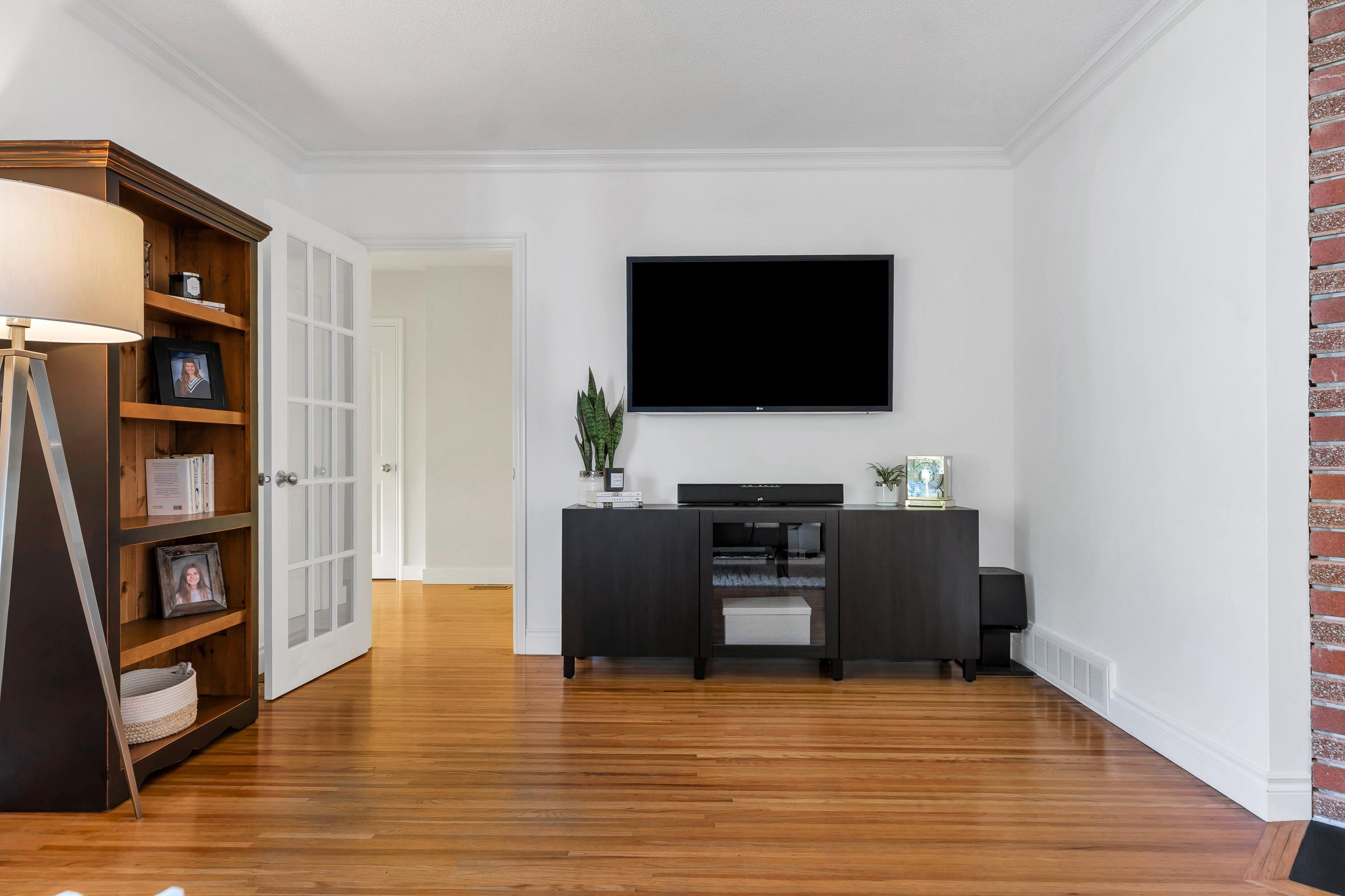 2122 ANITA DRIVE 9
