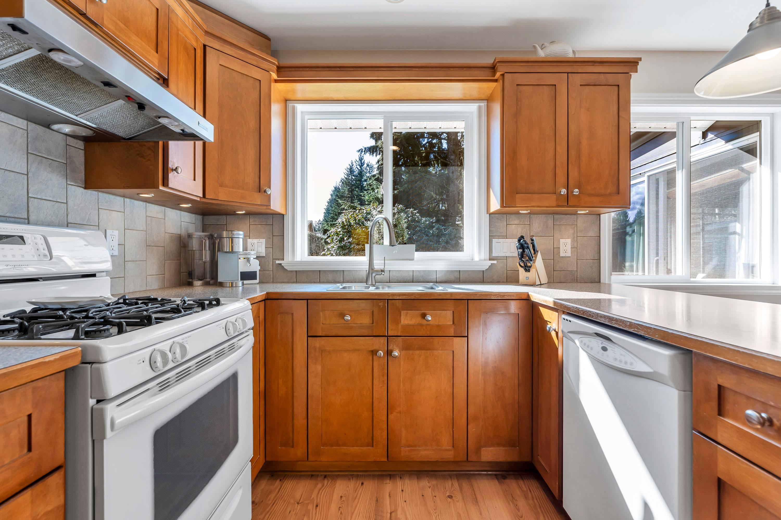 2122 ANITA DRIVE 18