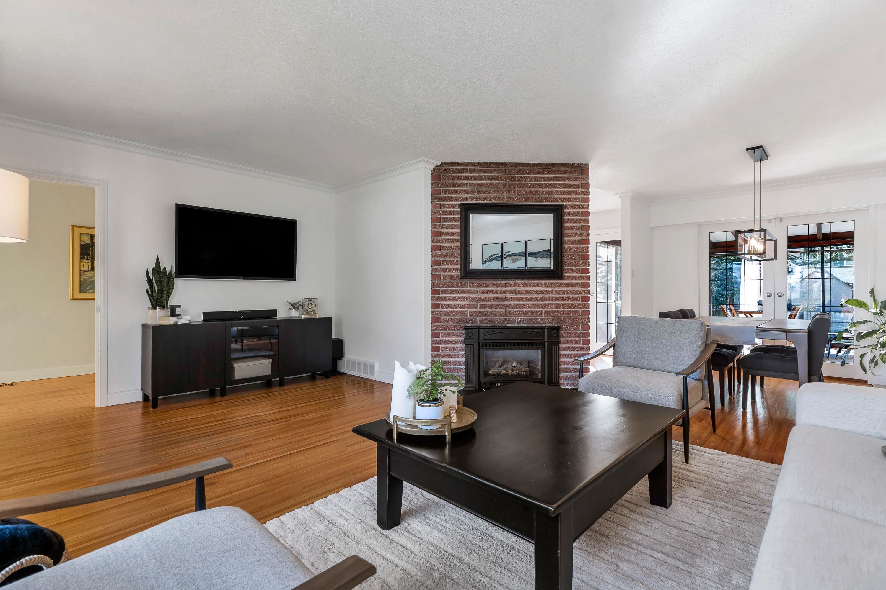 2122 ANITA DRIVE 10