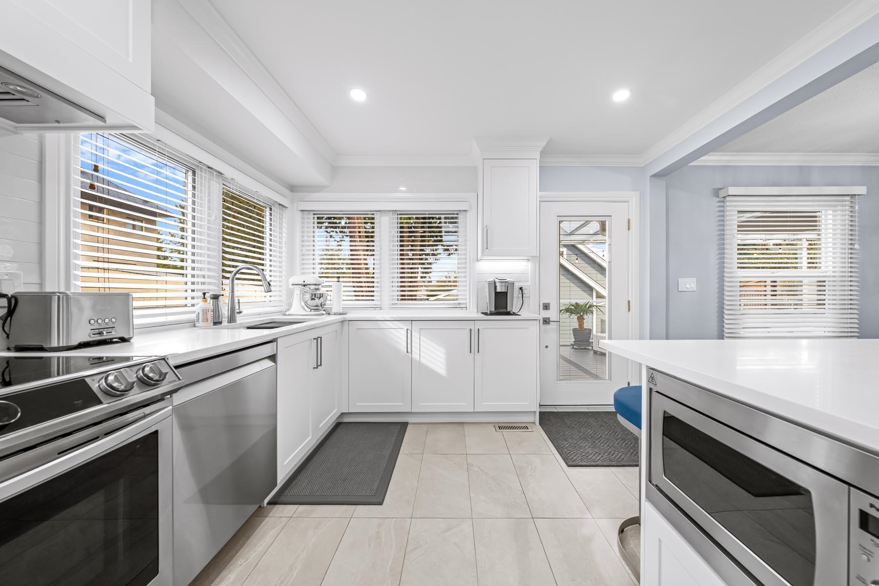 921 FIFTH STREET 10